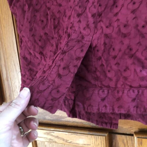 Byblos Vintage Collared Embroidered Eyelet Cotton Button Up Top Size 8 Feminine - Picture 10 of 15